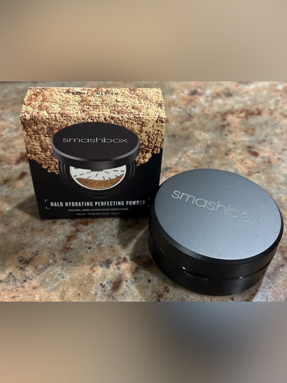 Smashbox Halo Hydrating Perfecting Powder - Light / Medium - 0.50 oz